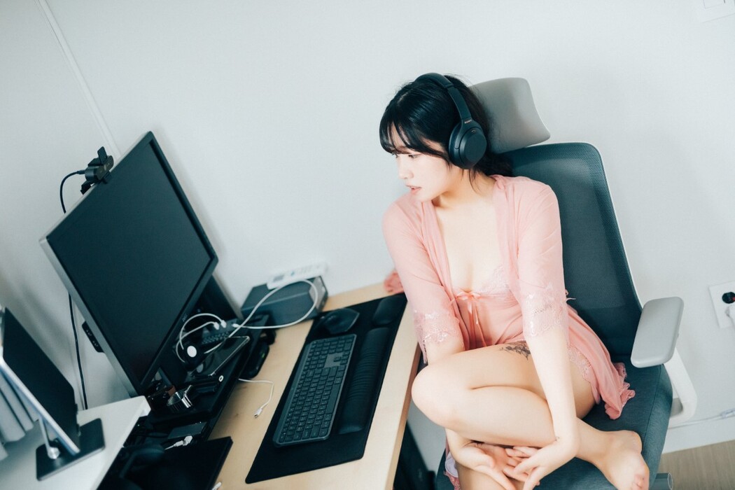 Loozy SonSon 손손 – Date At Home S Ver