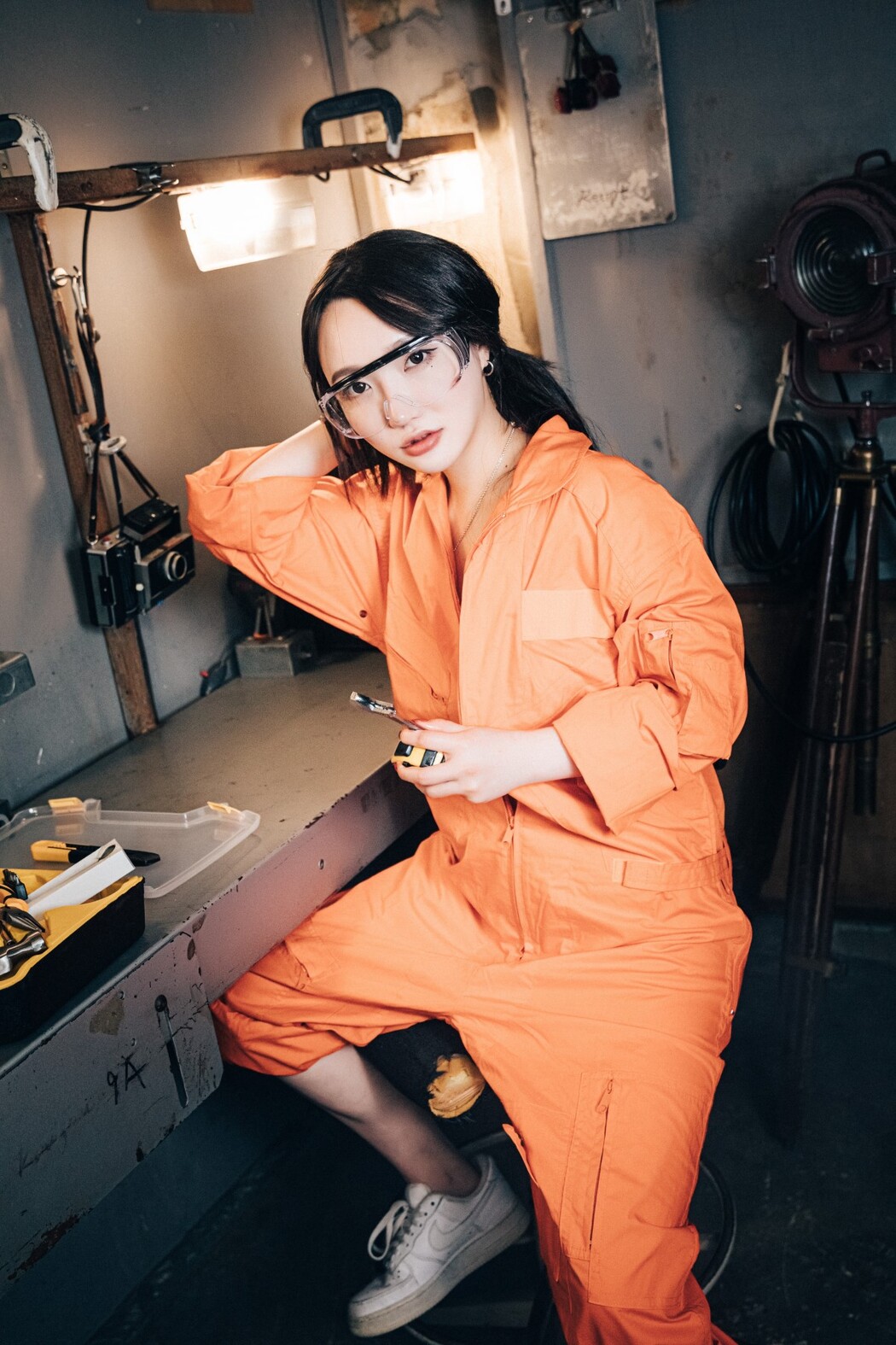 Loozy Son Ye-Eun 손예은 – Where Are My Tools