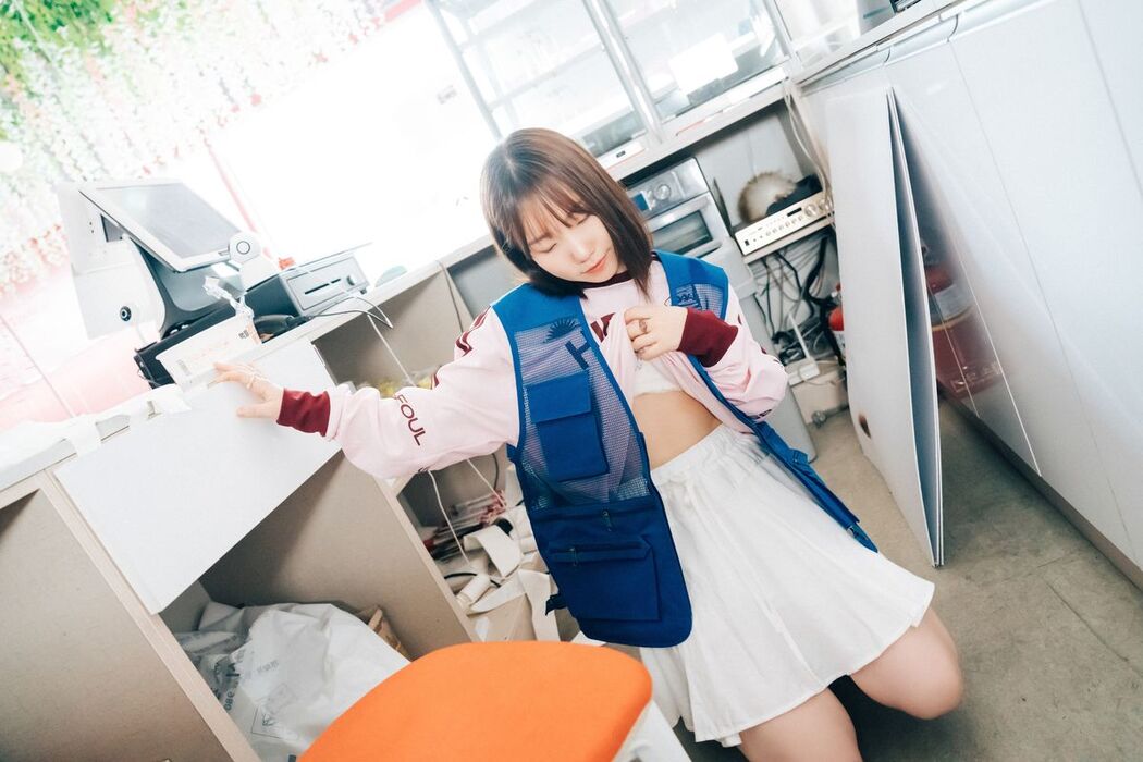 Loozy Yeri – Pocket Girl Alba A