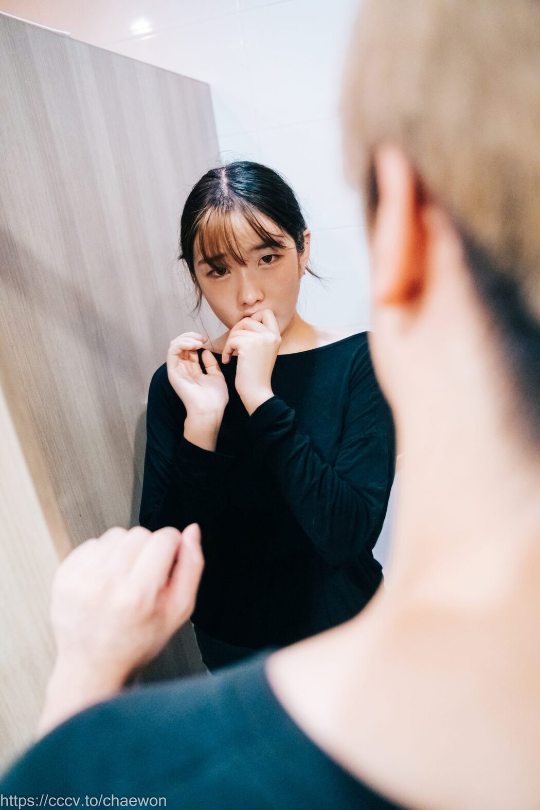 Loozy SonSon 손손 – Public Toilet A