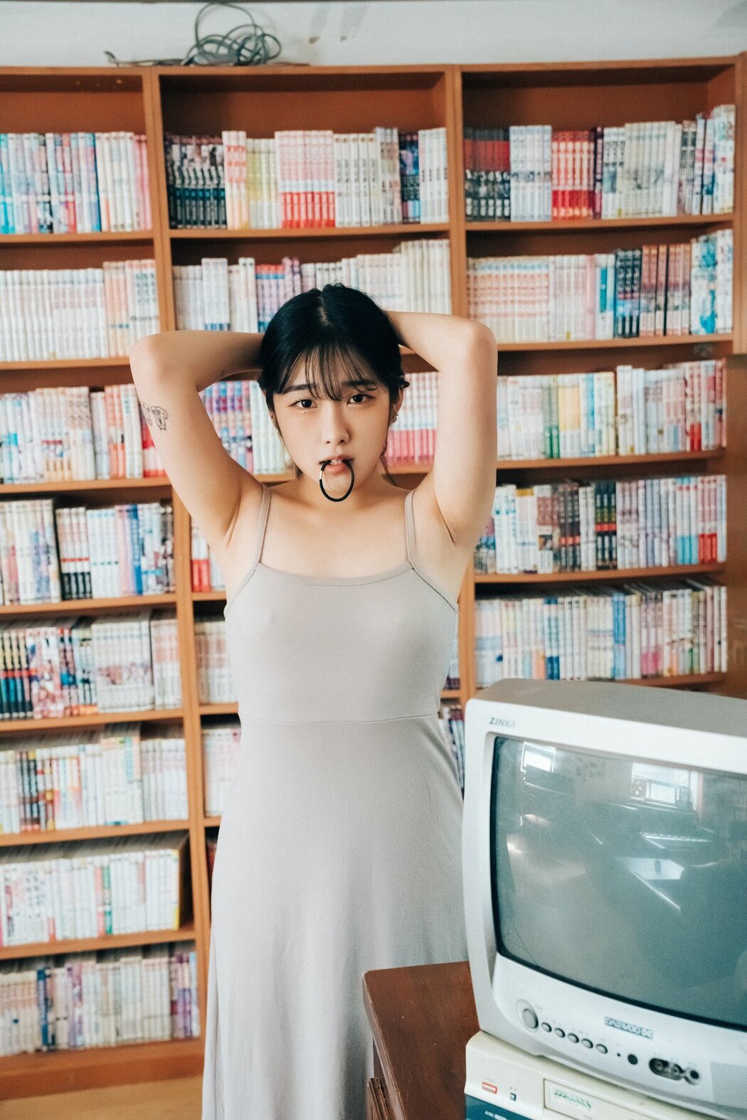 Loozy Sonson 손손 – Comic Shop Girl S.Ver A