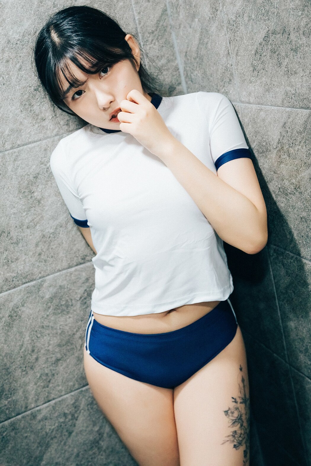 Loozy SonSon 손손 – Date At Home S Ver Cover Photo