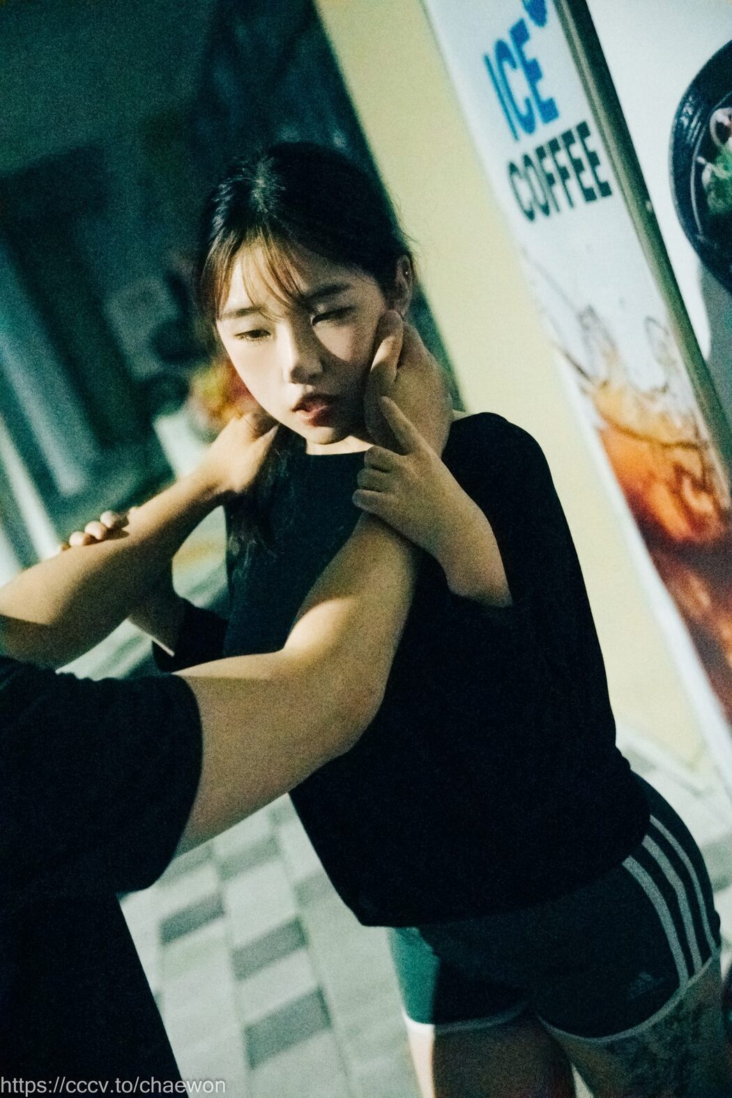 Loozy SonSon 손손 – Public Toilet A