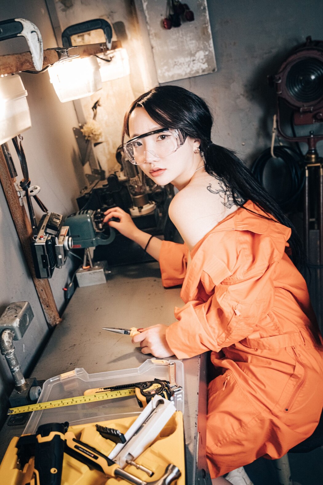 Loozy Son Ye-Eun 손예은 – Where Are My Tools