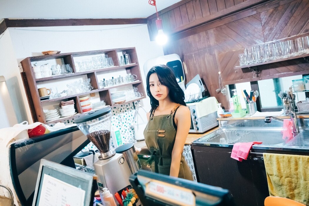 Loozy YeonYu 연유 – First Play S.Ver B