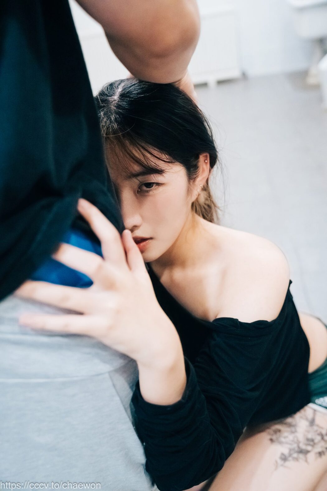 Loozy SonSon 손손 – Public Toilet B