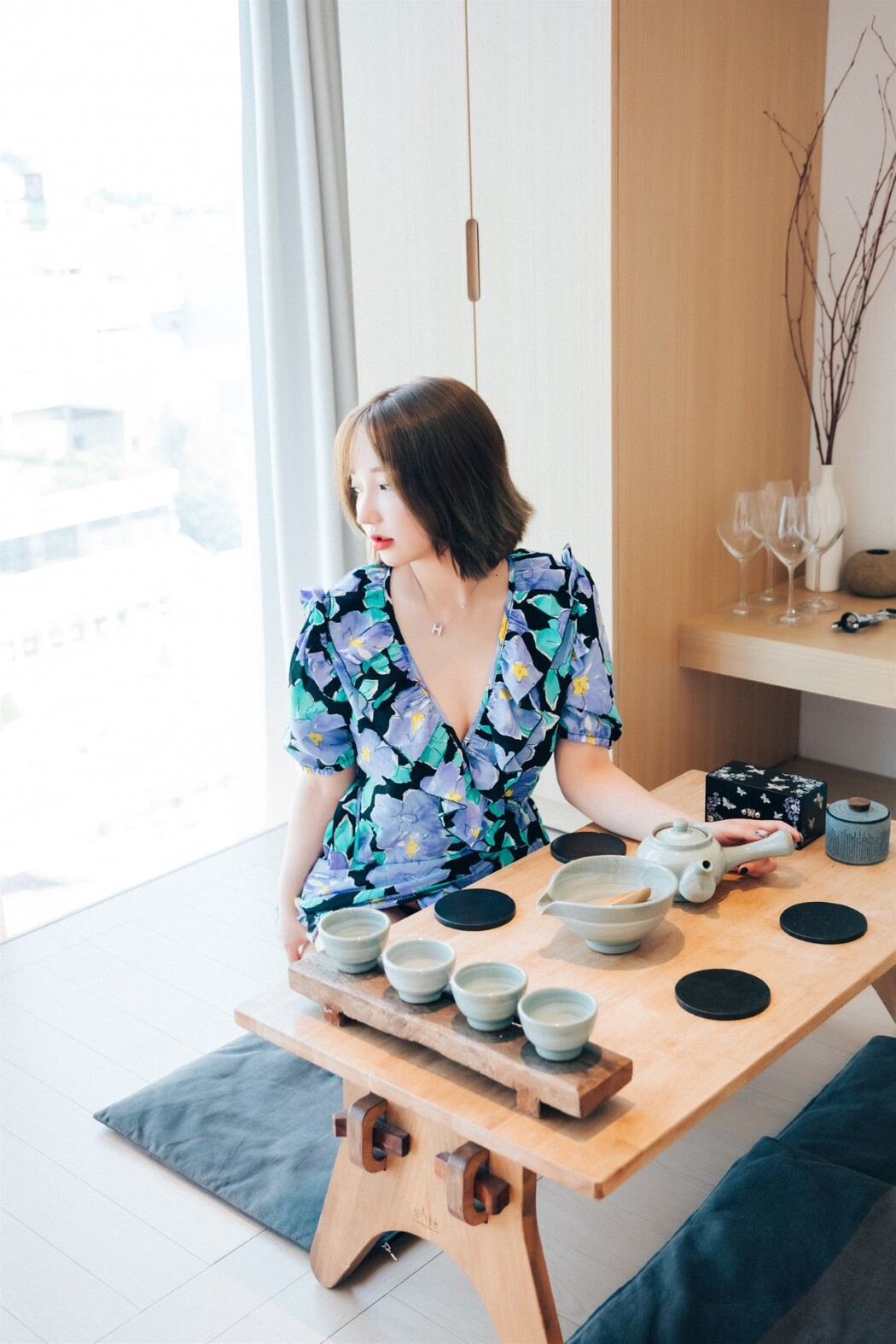 Loozy Son Ye-Eun 손예은 – Lover In Hotel Part 1