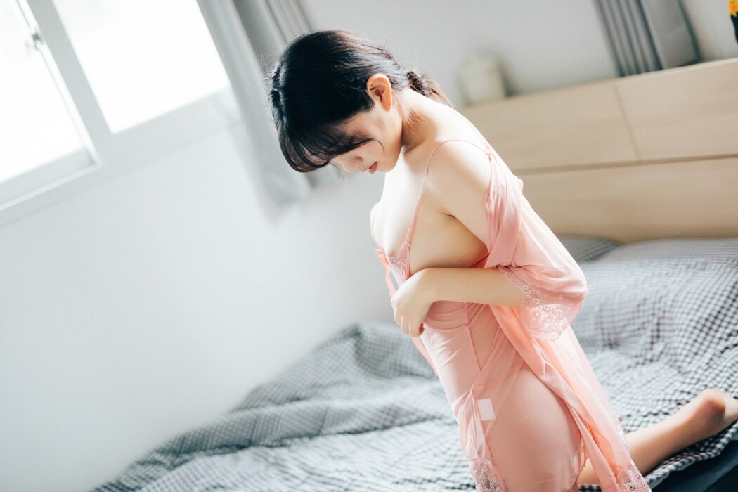 Loozy SonSon 손손 – Date At Home S Ver