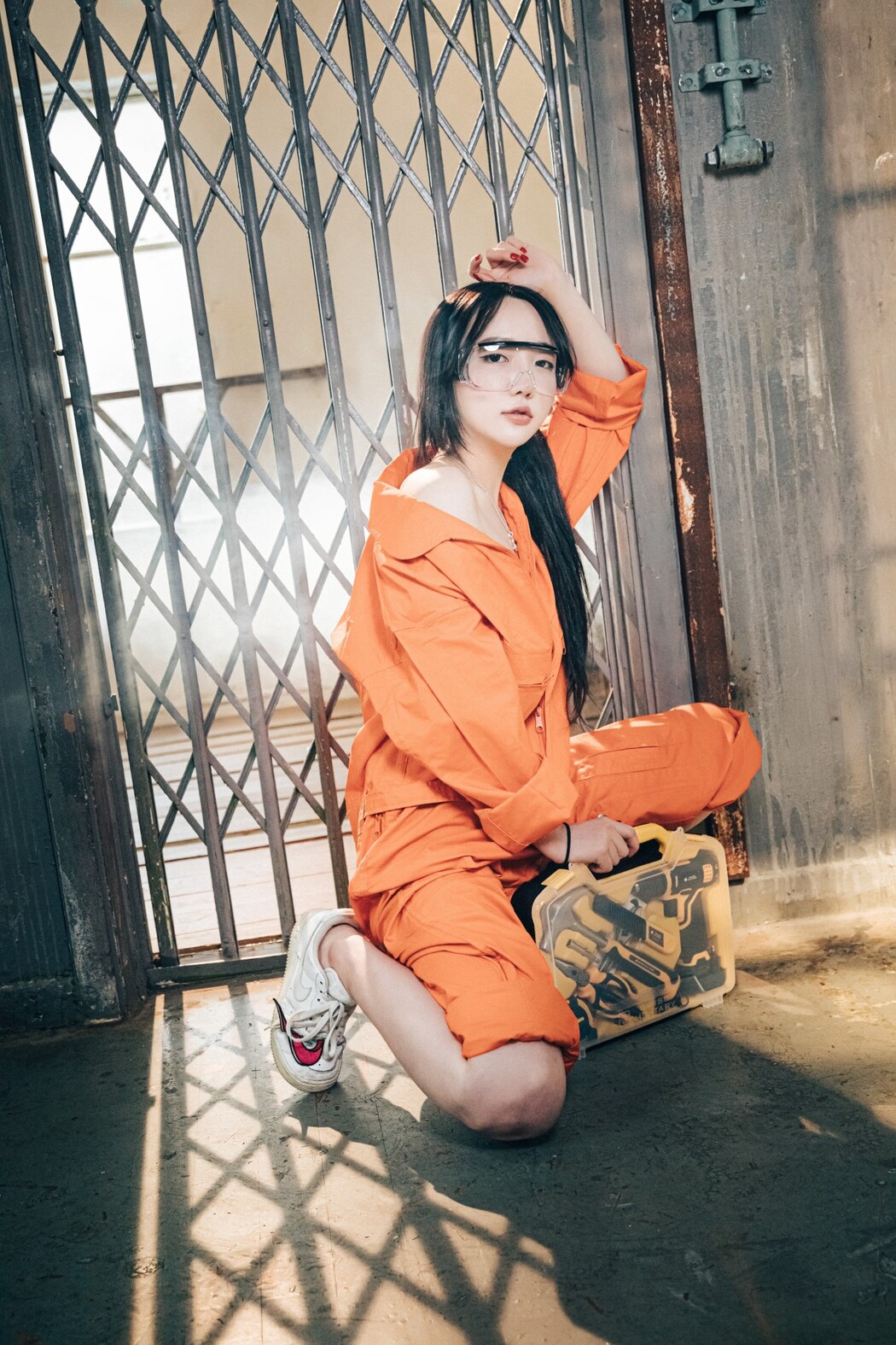 Loozy Son Ye-Eun 손예은 – Where Are My Tools