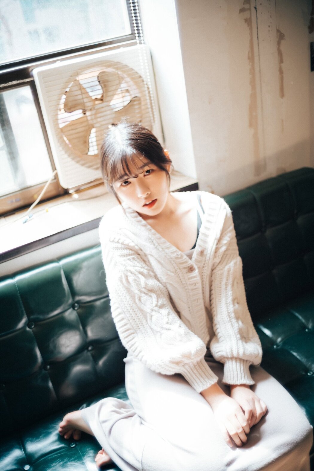 Loozy Sonson 손손 – Comic Shop Girl S.Ver B