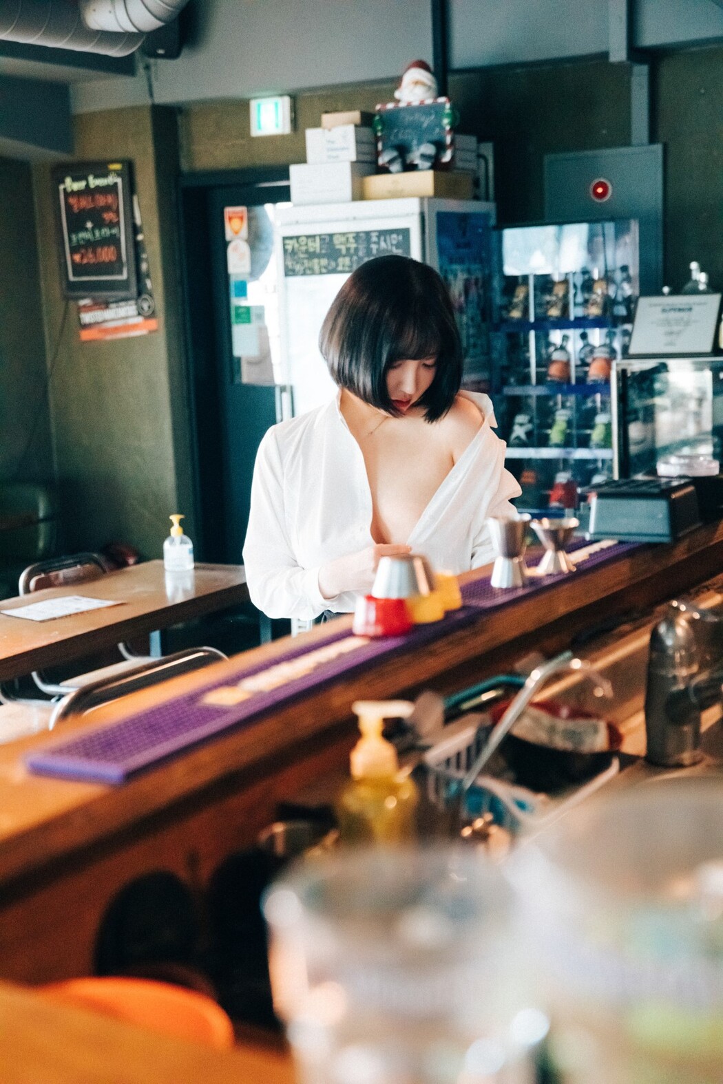 Loozy Son Ye-Eun 손예은 – Tainted Love Bar