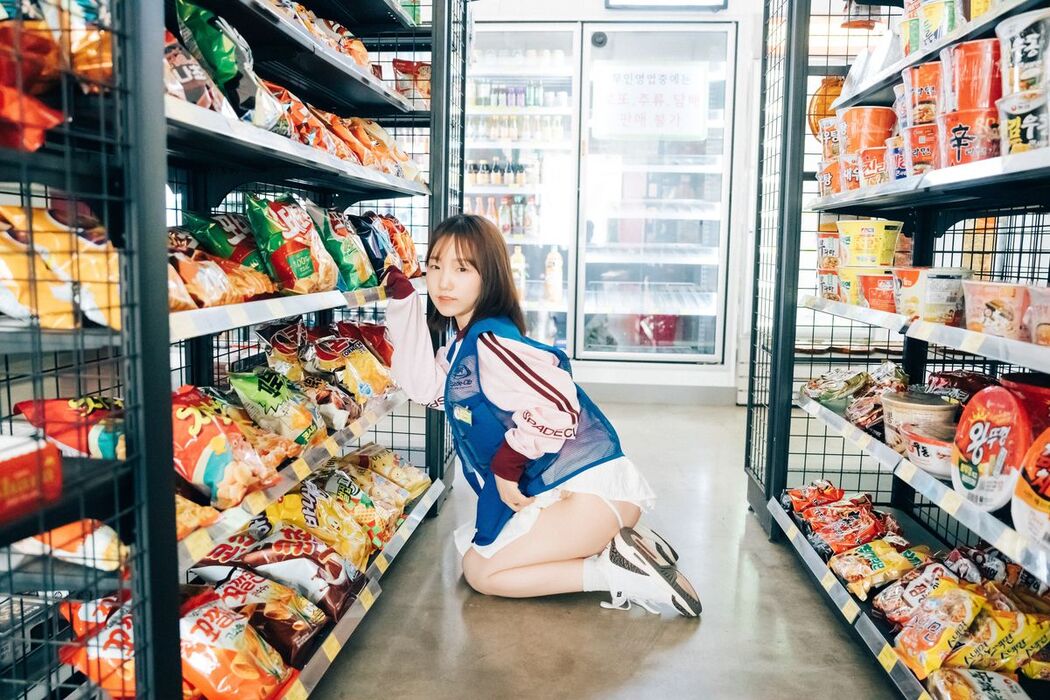 Loozy Yeri – Pocket Girl Alba A