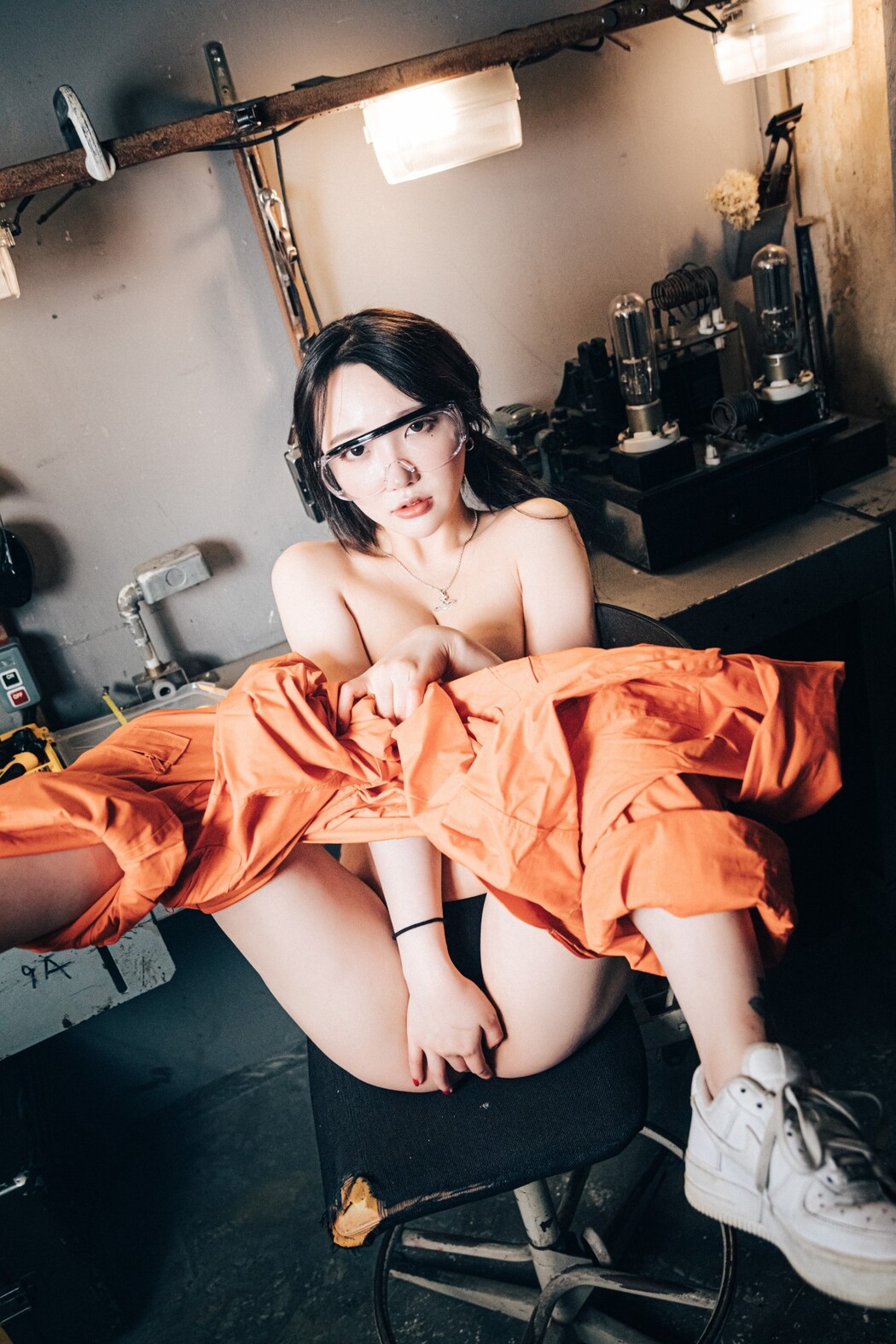 Loozy Son Ye-Eun 손예은 – Where Are My Tools