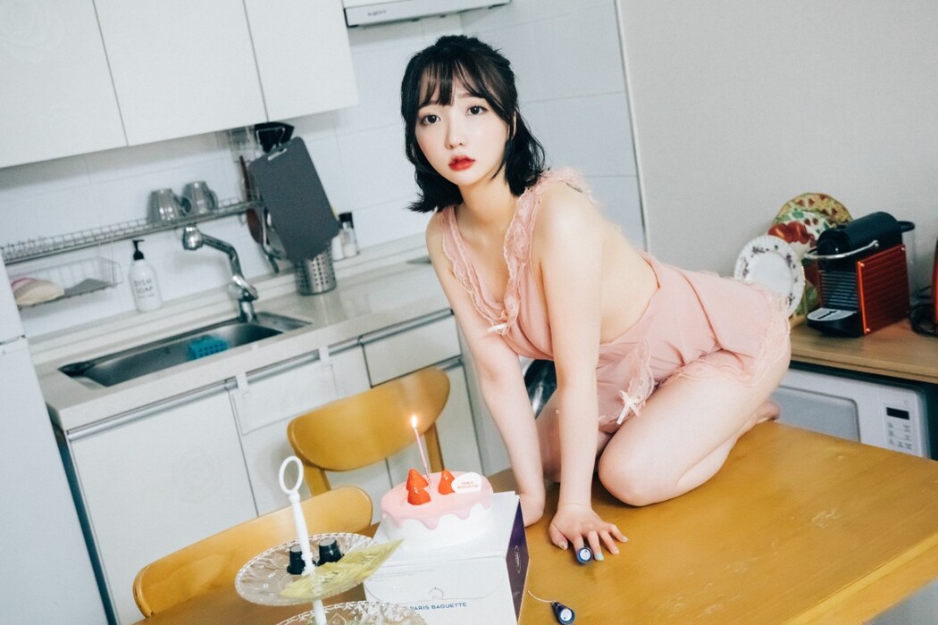 Loozy Son Ye-Eun 손예은 Happy Birthday S.Ver A
