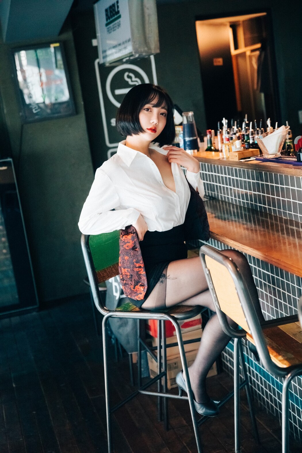 Loozy Son Ye-Eun 손예은 – Tainted Love Bar