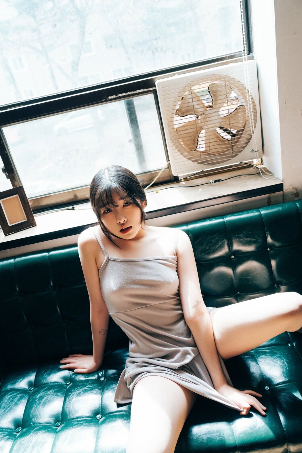 Loozy Sonson 손손 – Comic Shop Girl S.Ver B