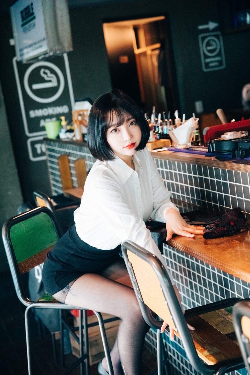 Loozy Son Ye-Eun 손예은 – Tainted Love Bar