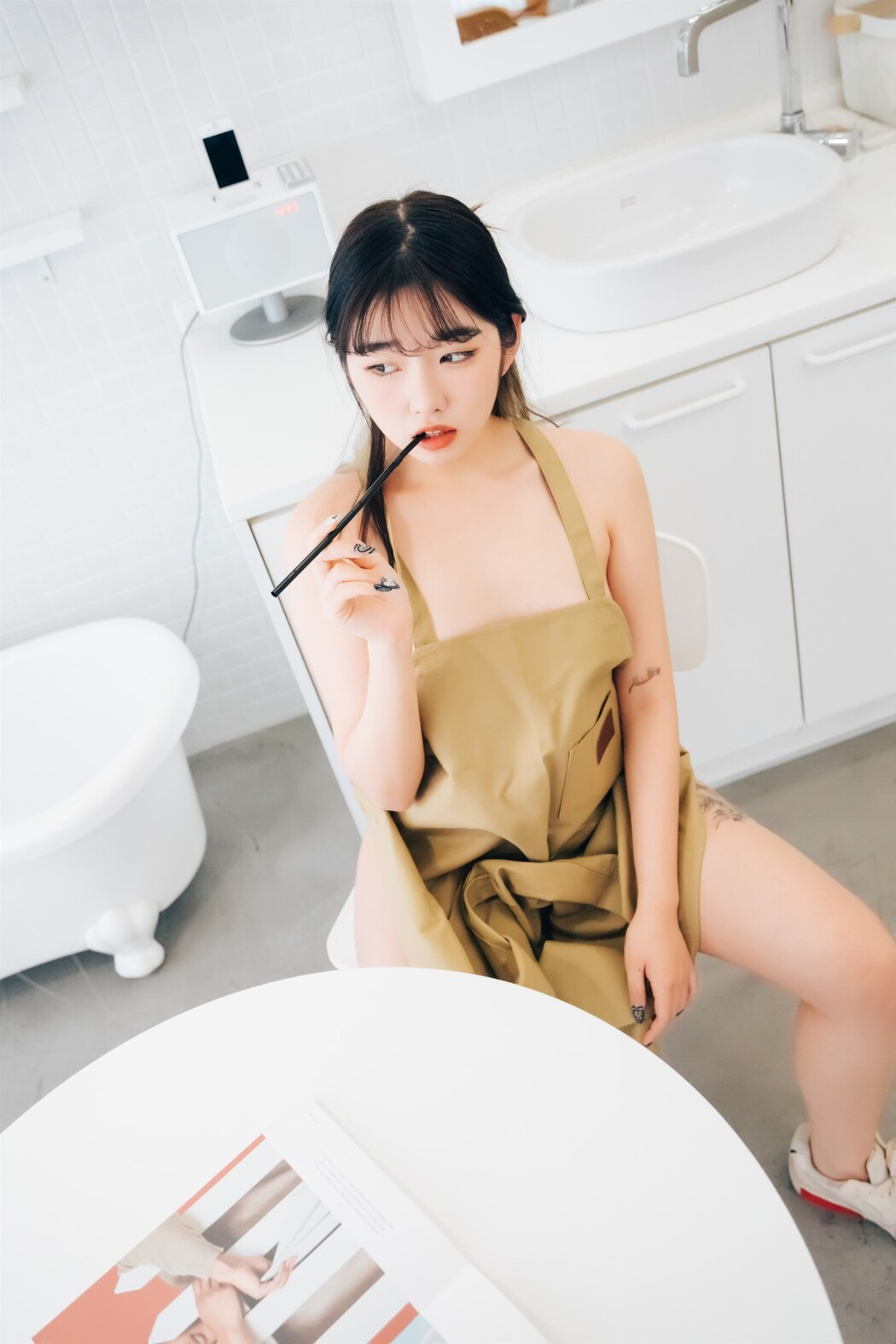 Loozy Sonson 손손 – Nude Apron