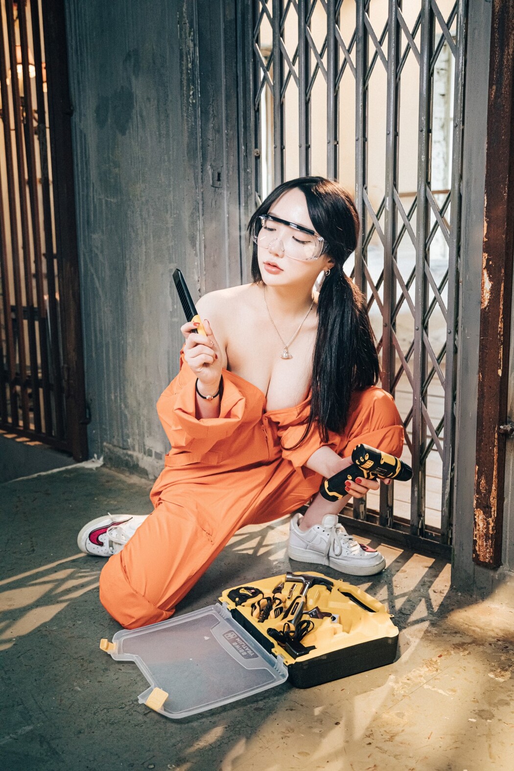 Loozy Son Ye-Eun 손예은 – Where Are My Tools