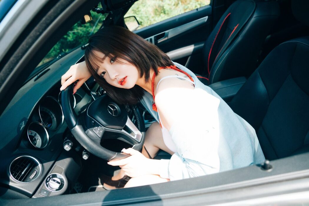 Loozy Son Ye-Eun 손예은 – SM CarXXX