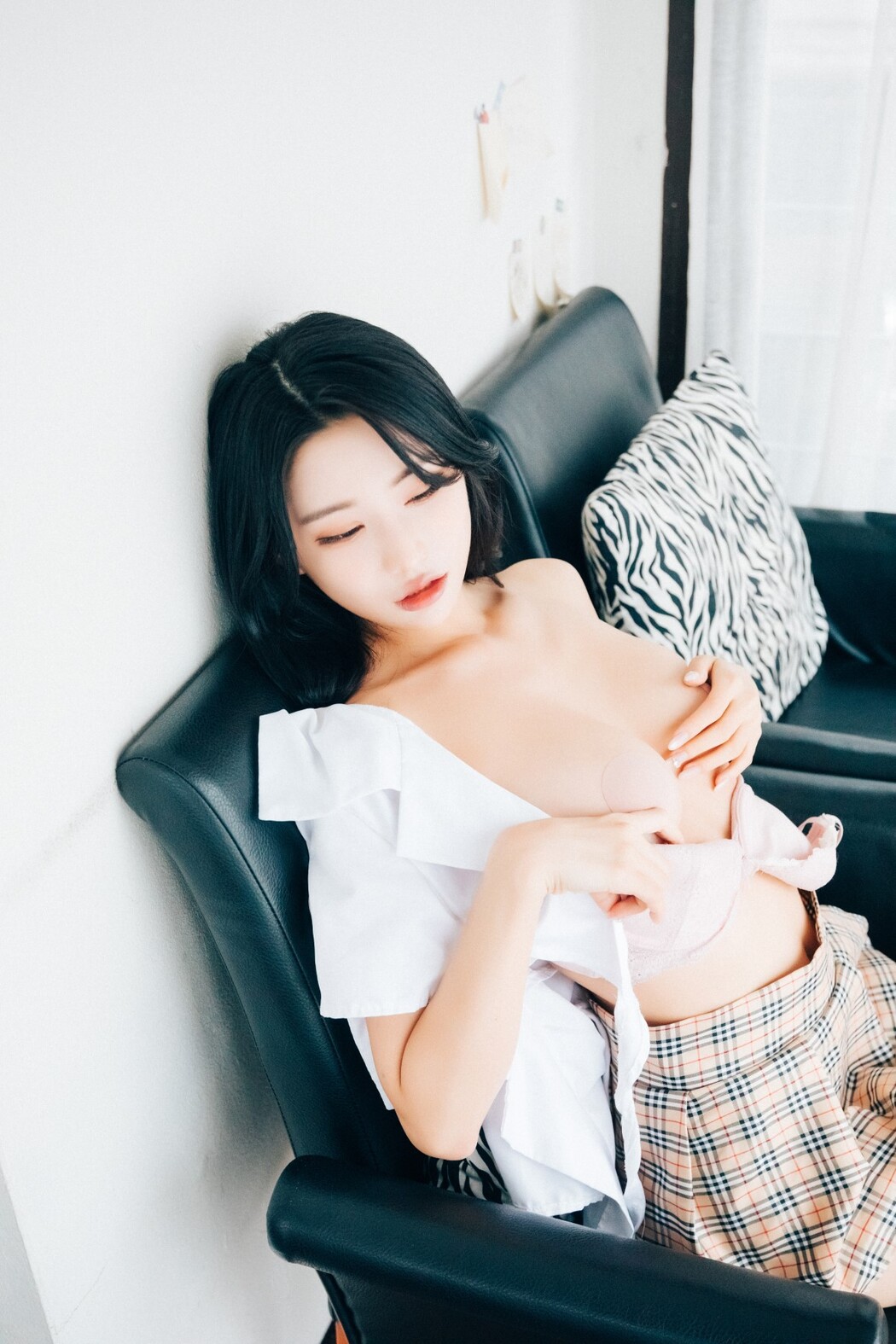 Loozy YeonYu 연유 – First Play S.Ver B