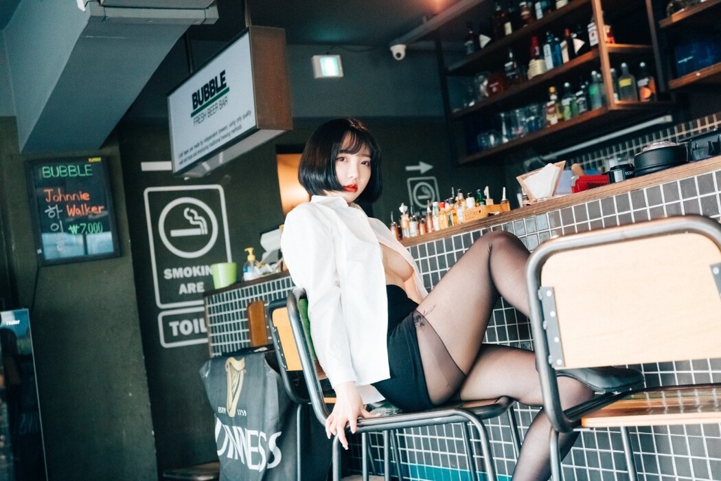 Loozy Son Ye-Eun 손예은 – Tainted Love Bar