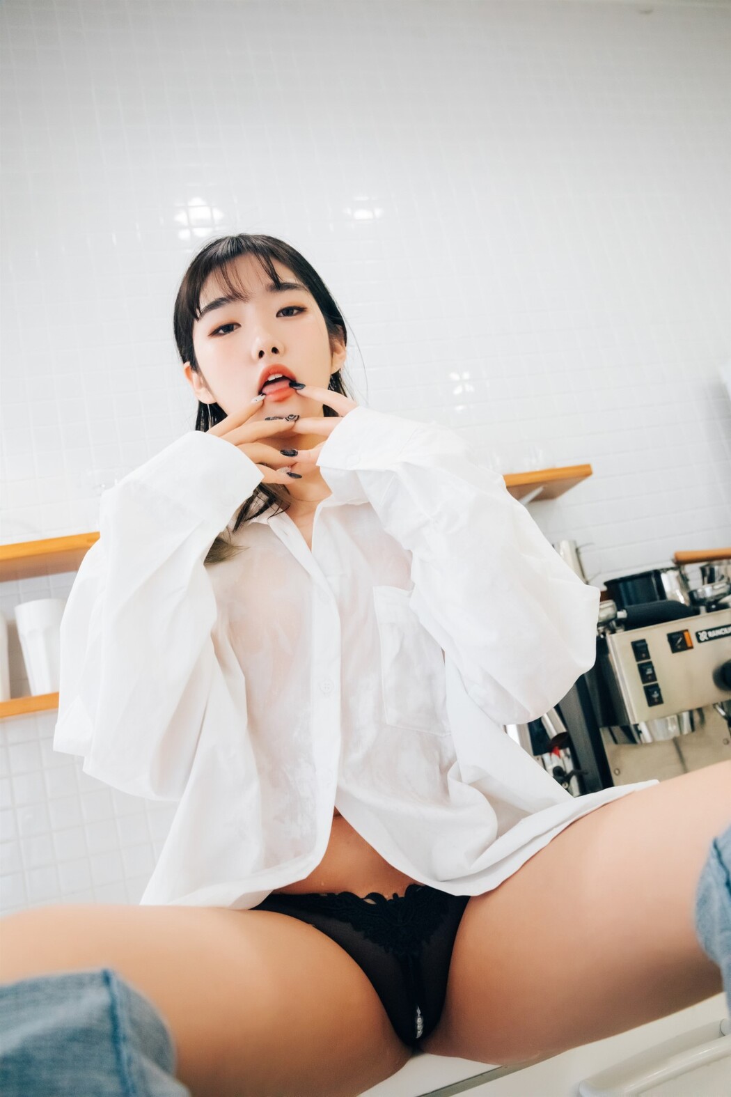 Loozy Sonson 손손 – Nude Apron