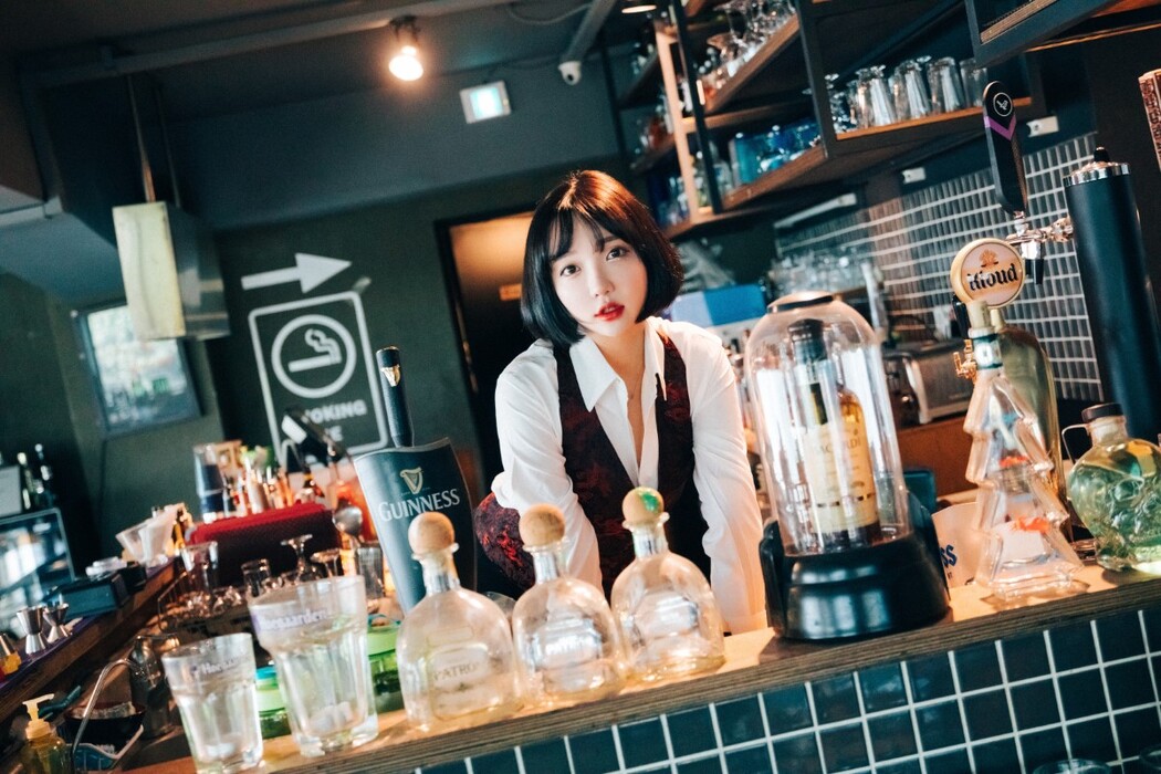 Loozy Son Ye-Eun 손예은 – Tainted Love Bar