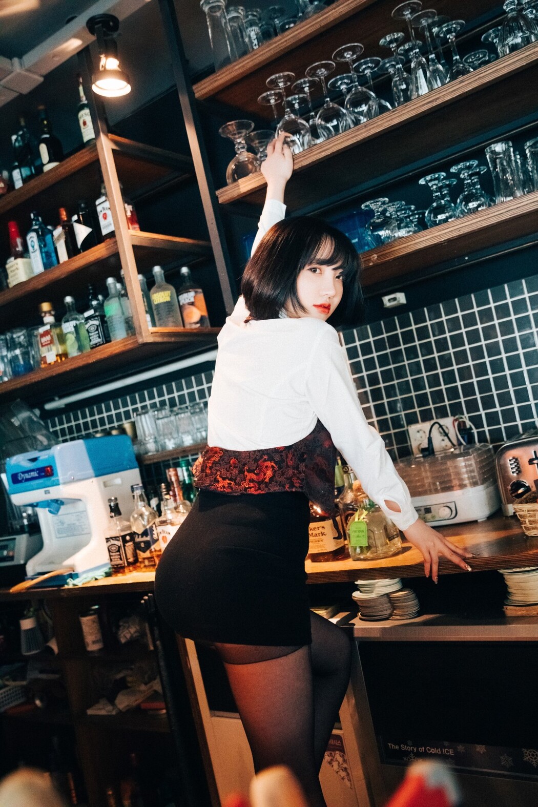 Loozy Son Ye-Eun 손예은 – Tainted Love Bar