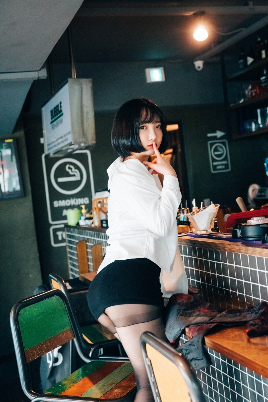 Loozy Son Ye-Eun 손예은 – Tainted Love Bar