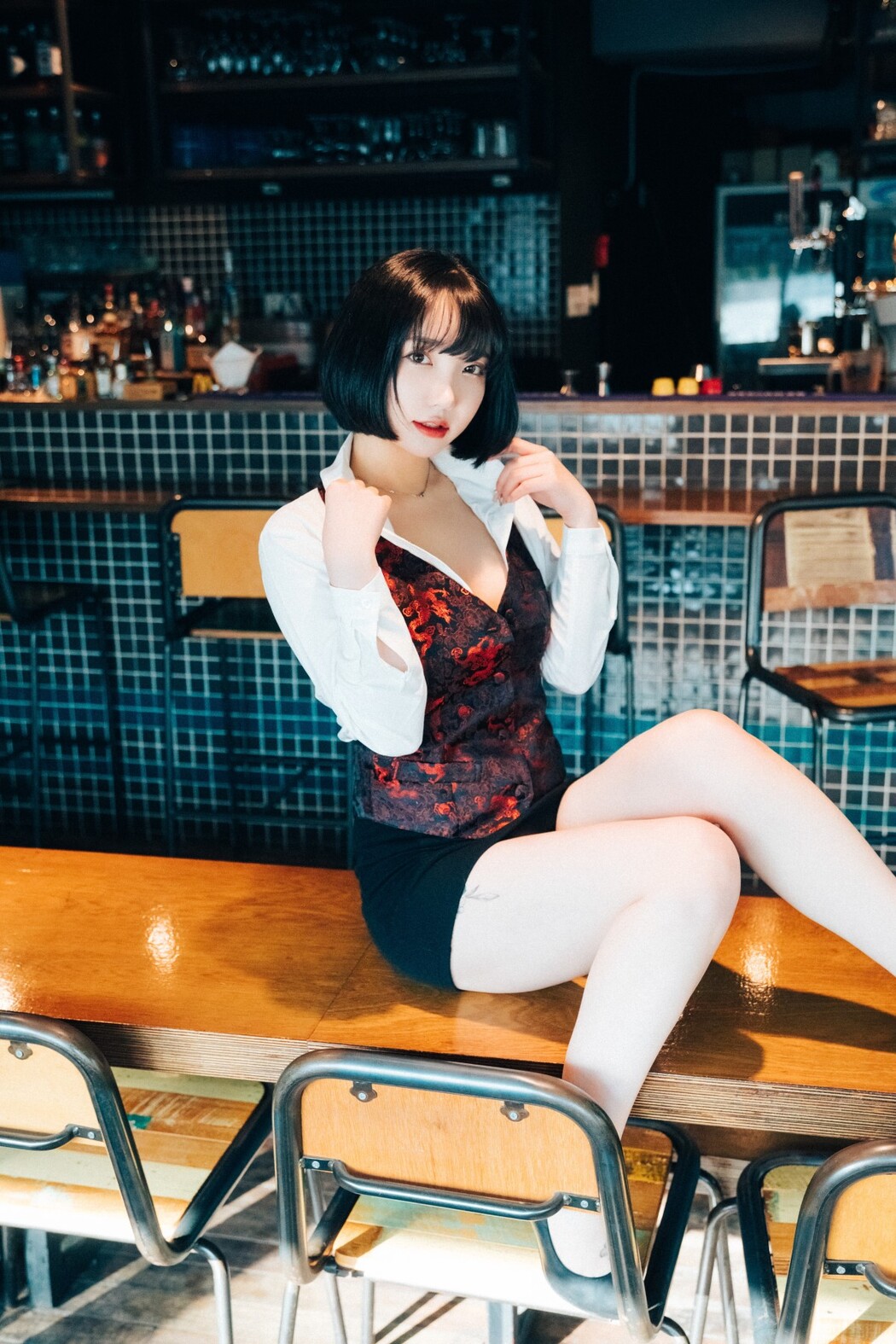 Loozy Son Ye-Eun 손예은 – Tainted Love Bar