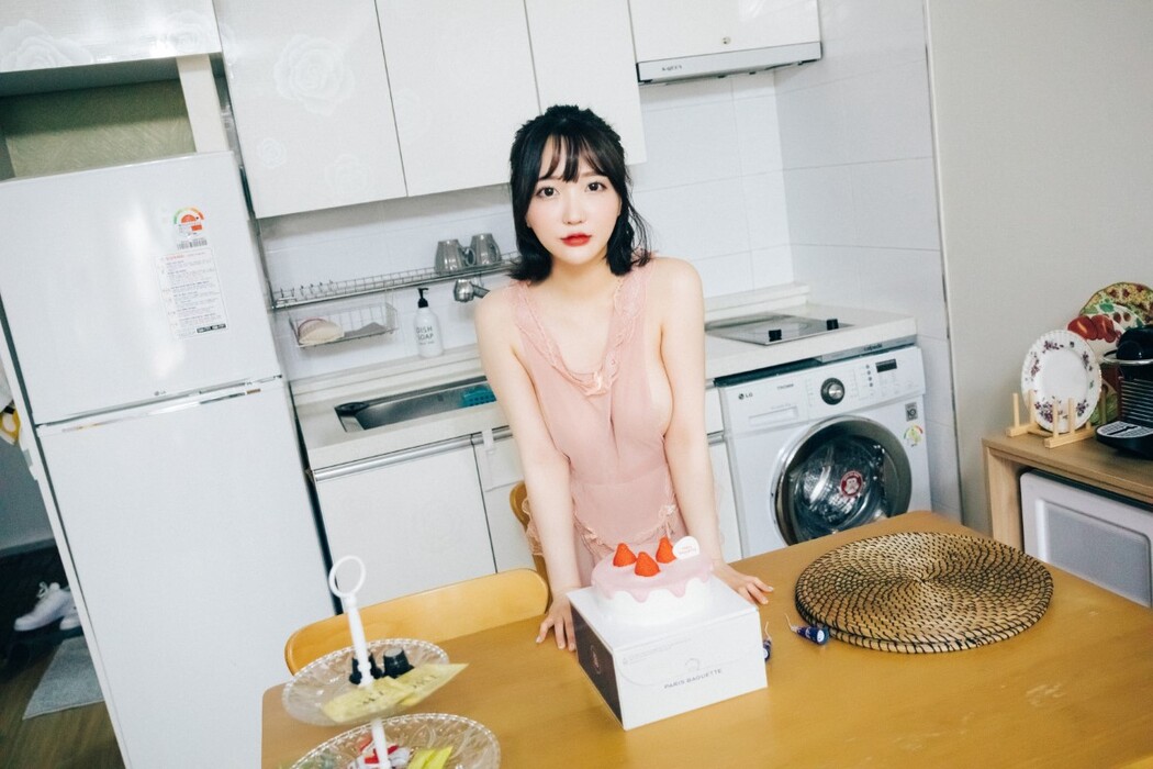 Loozy Son Ye-Eun 손예은 Happy Birthday S.Ver A