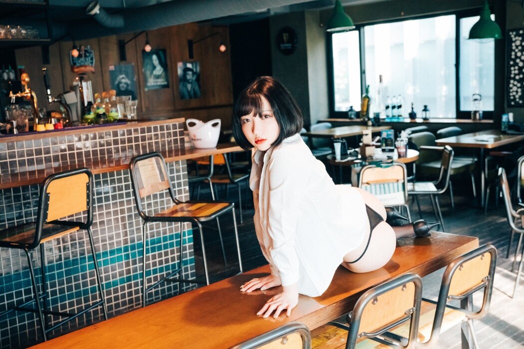 Loozy Son Ye-Eun 손예은 – Tainted Love Bar