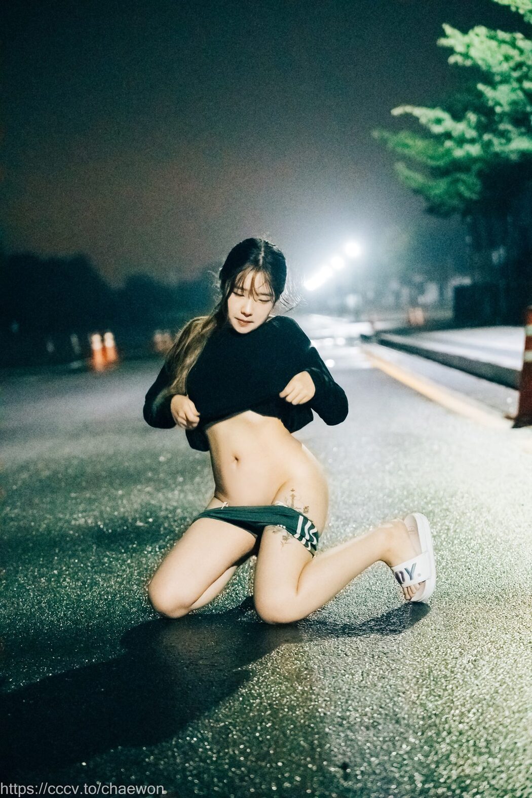 Loozy SonSon 손손 – Public Toilet A
