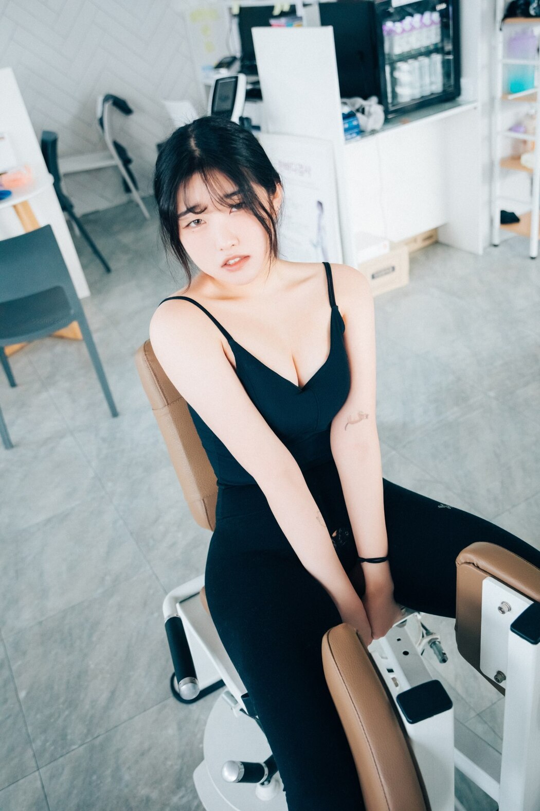 Loozy Sonson 손손 – Personal Trainer S.Ver