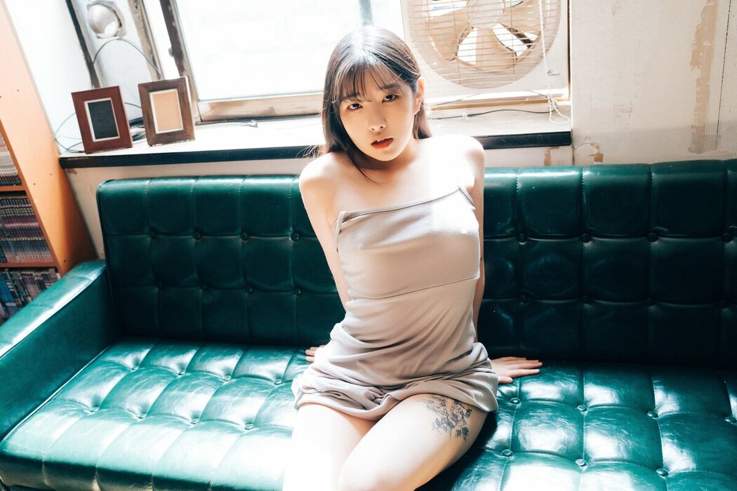 Loozy Sonson 손손 – Comic Shop Girl S.Ver B