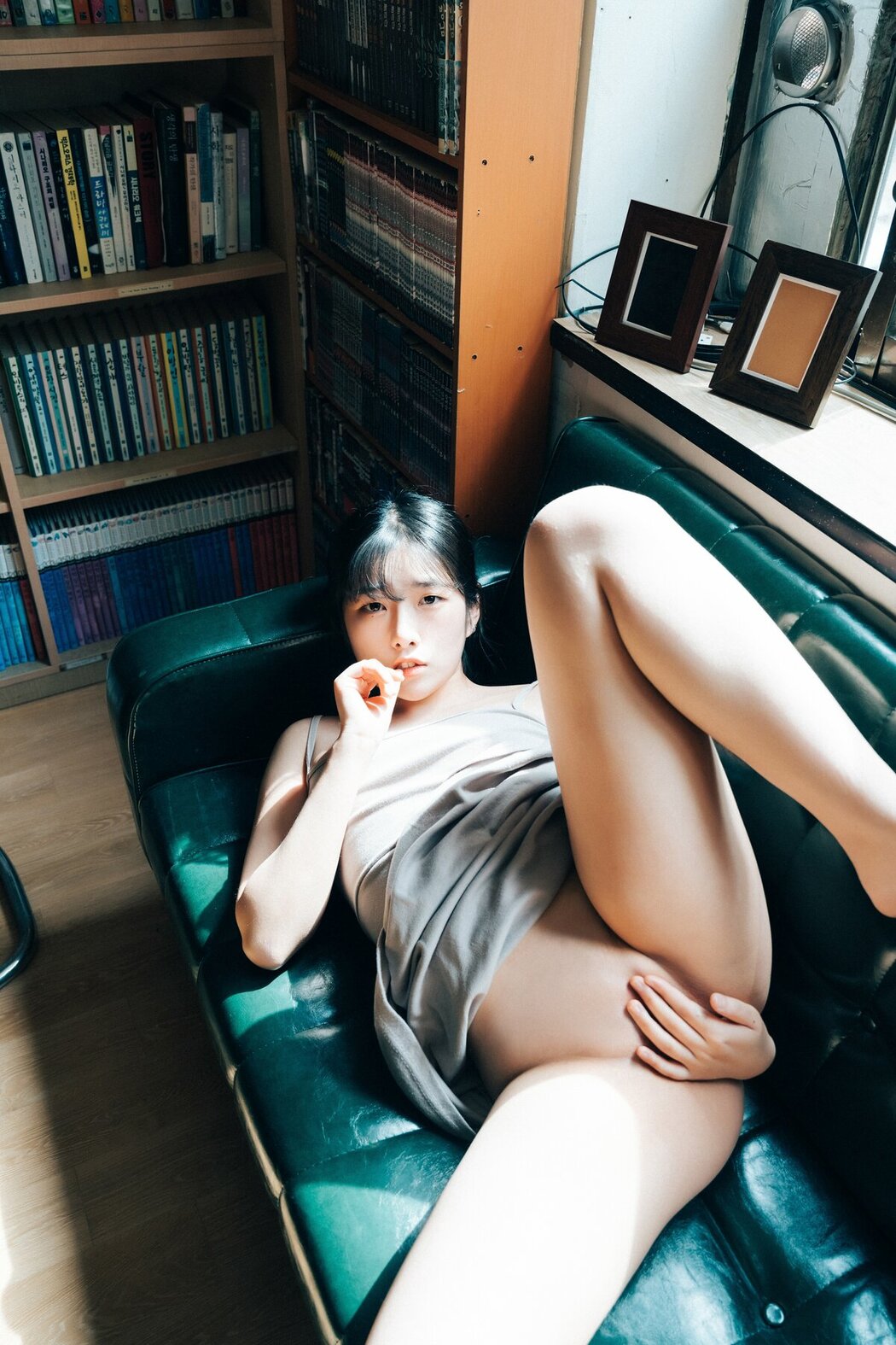 Loozy Sonson 손손 – Comic Shop Girl S.Ver A