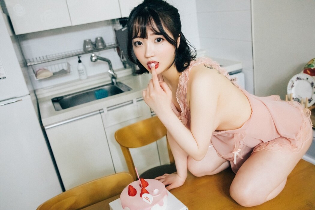 Loozy Son Ye-Eun 손예은 Happy Birthday S.Ver A