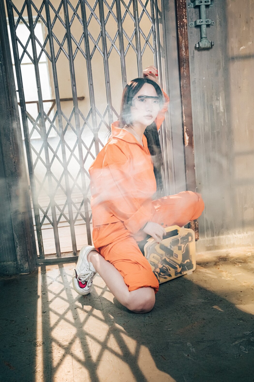 Loozy Son Ye-Eun 손예은 – Where Are My Tools
