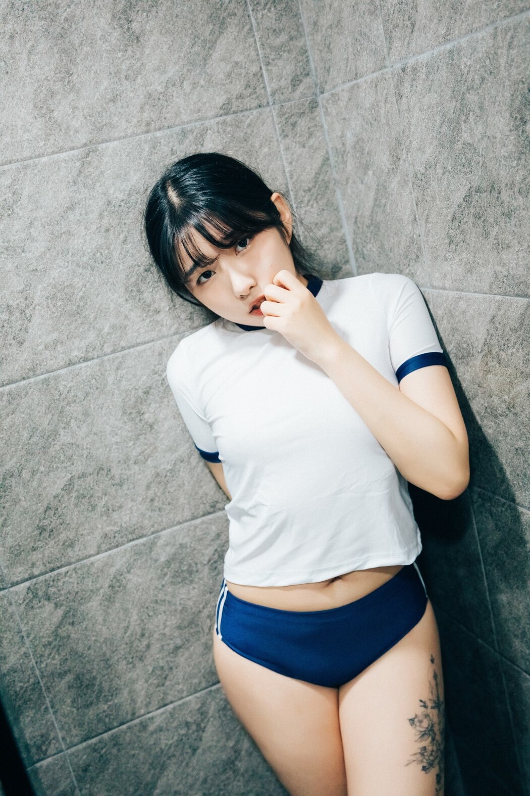 Loozy SonSon 손손 – Date At Home S Ver