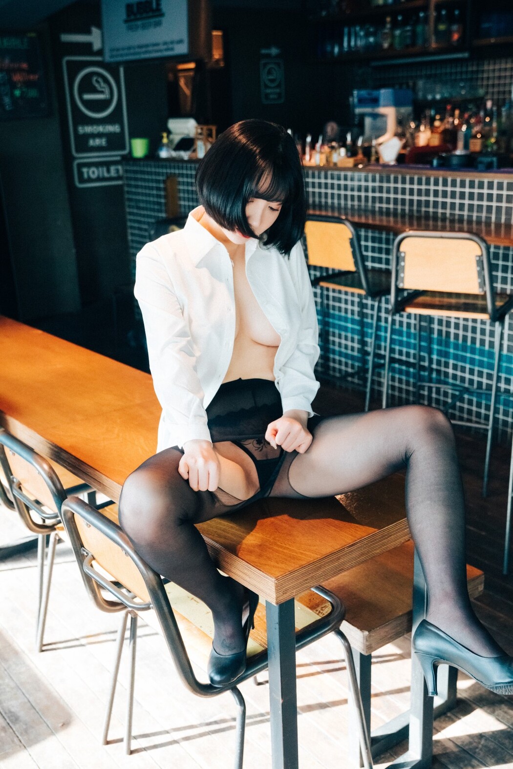 Loozy Son Ye-Eun 손예은 – Tainted Love Bar
