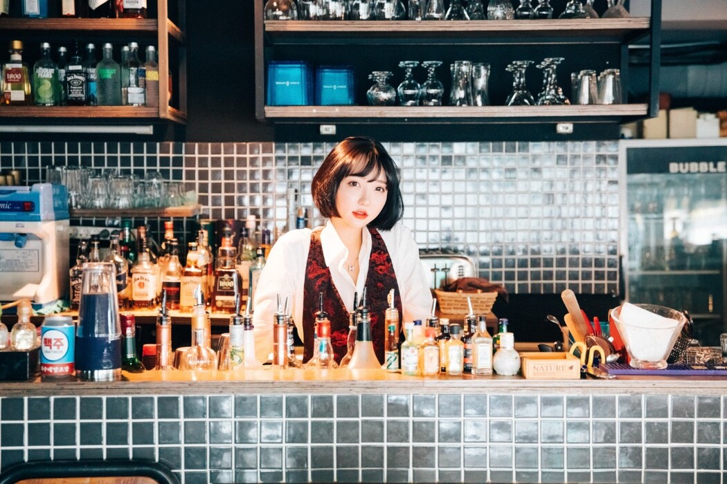 Loozy Son Ye-Eun 손예은 – Tainted Love Bar