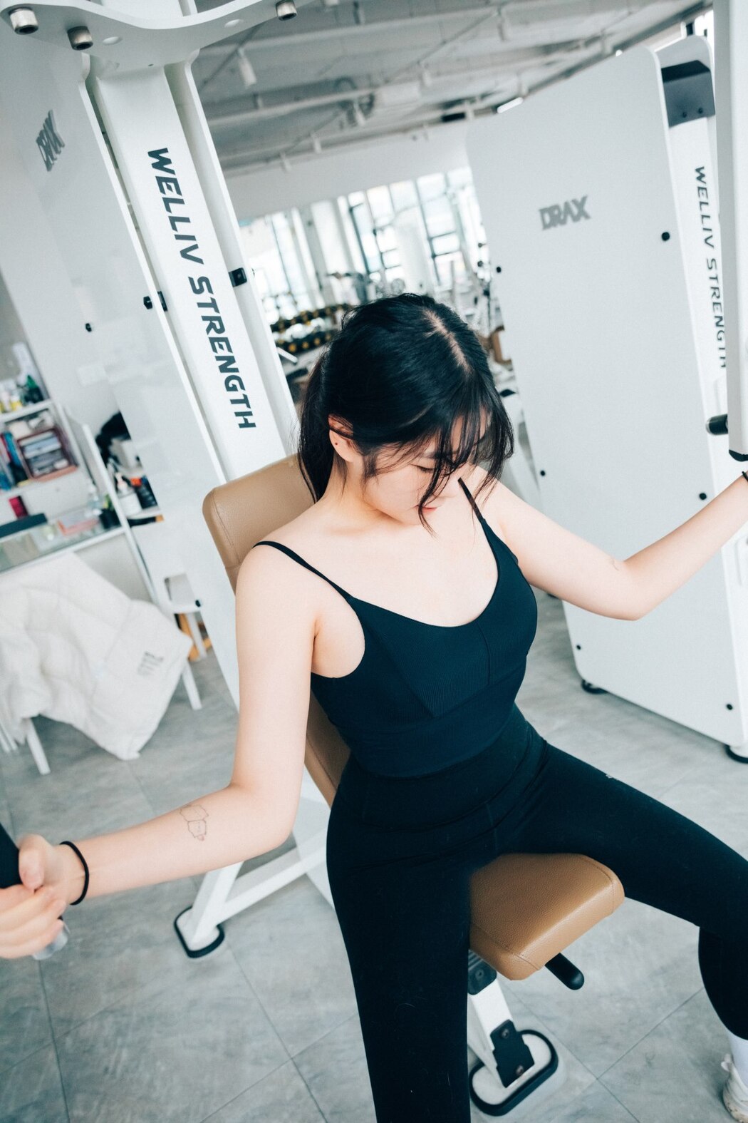 Loozy Sonson 손손 – Personal Trainer S.Ver