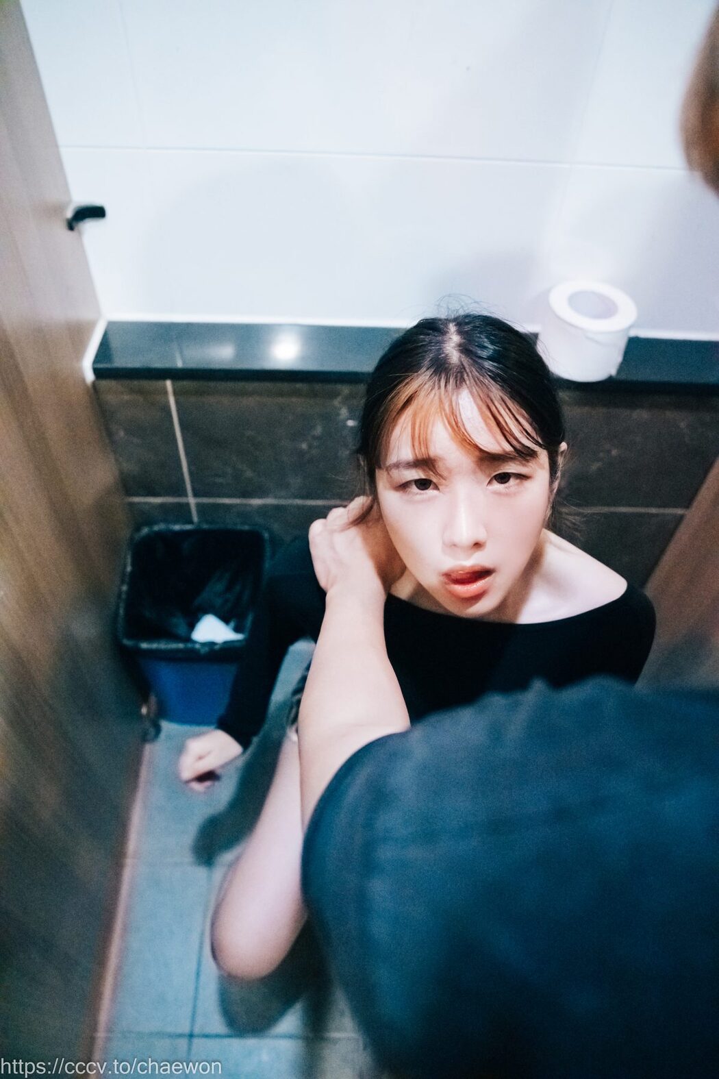 Loozy SonSon 손손 – Public Toilet A