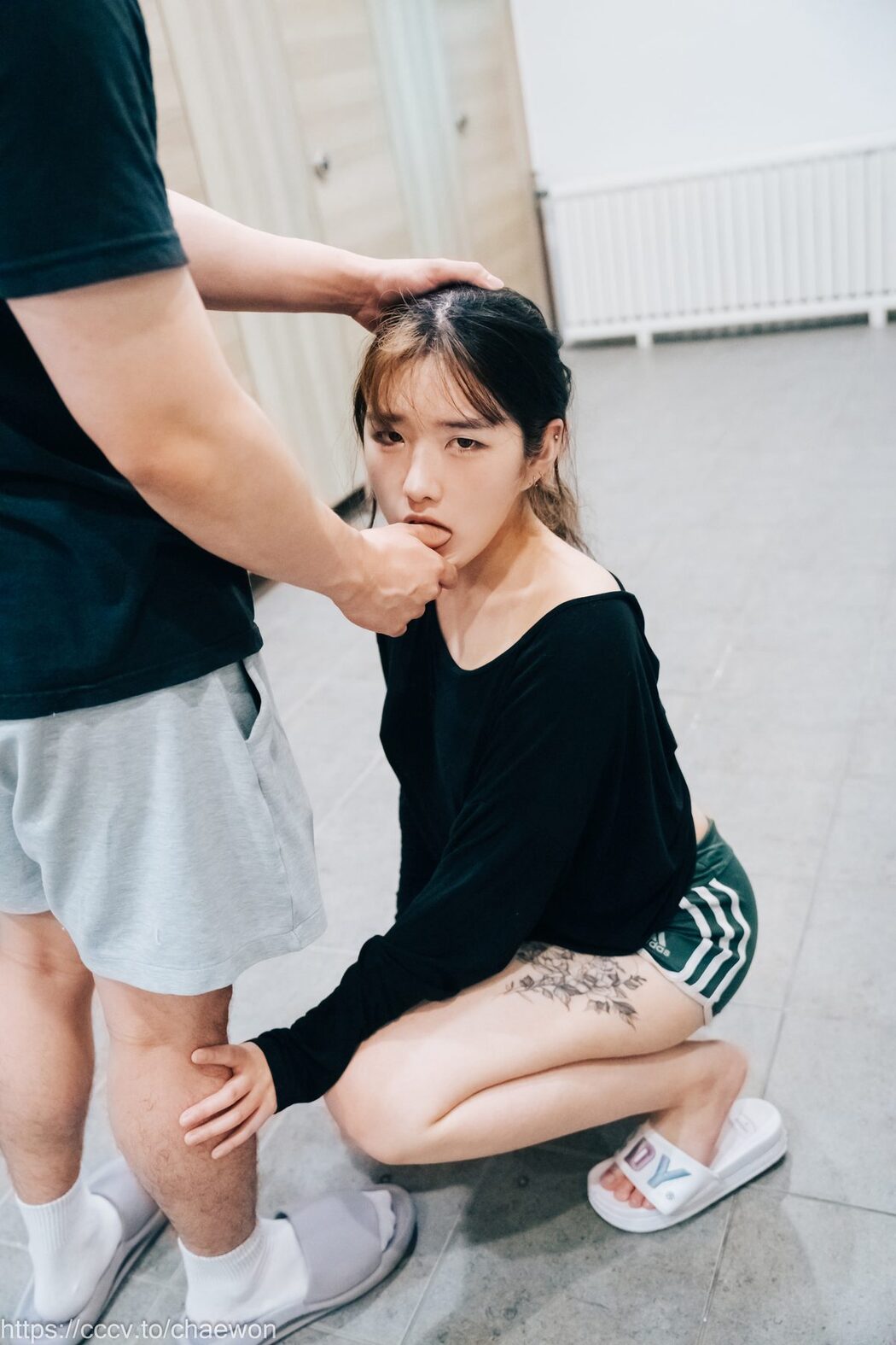 Loozy SonSon 손손 – Public Toilet B