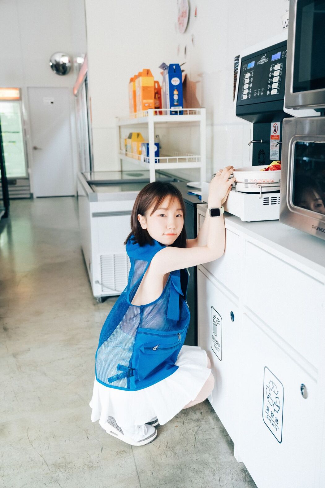 Loozy Yeri – Pocket Girl Alba A