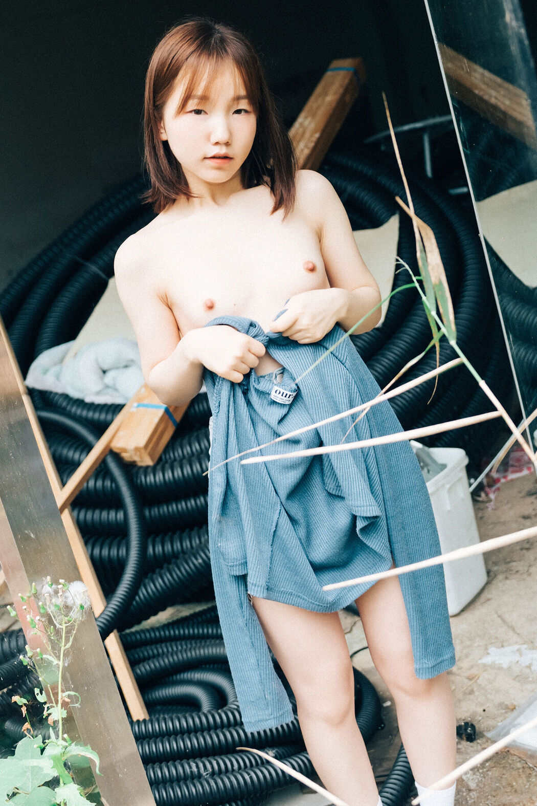 Loozy Yeri – Enjoying Outdoor Part1 Cover Photo