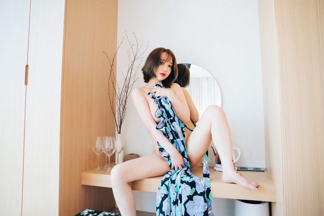 Loozy Son Ye-Eun 손예은 – Lover In Hotel Part 1
