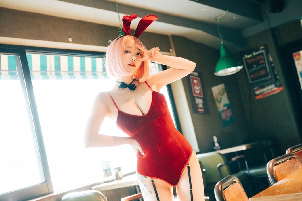 Loozy Son Ye-Eun 손예은 – Tainted Love Bar