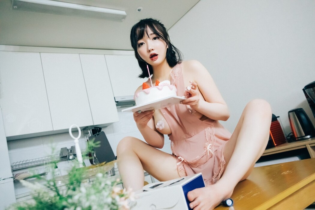 Loozy Son Ye-Eun 손예은 Happy Birthday S.Ver A